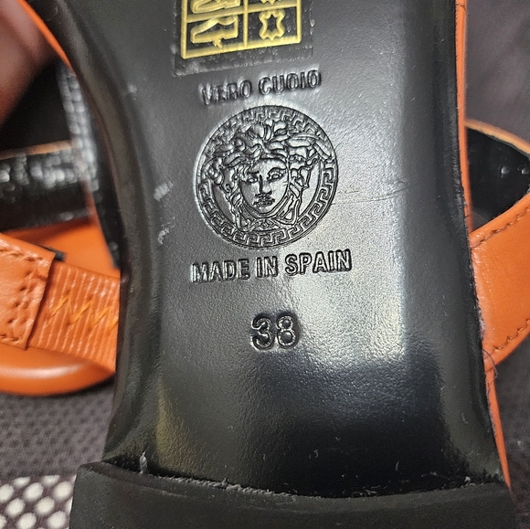 Versace orange leather sandals, flip-flop style. Never used,size 38 - Picture 6 of 11